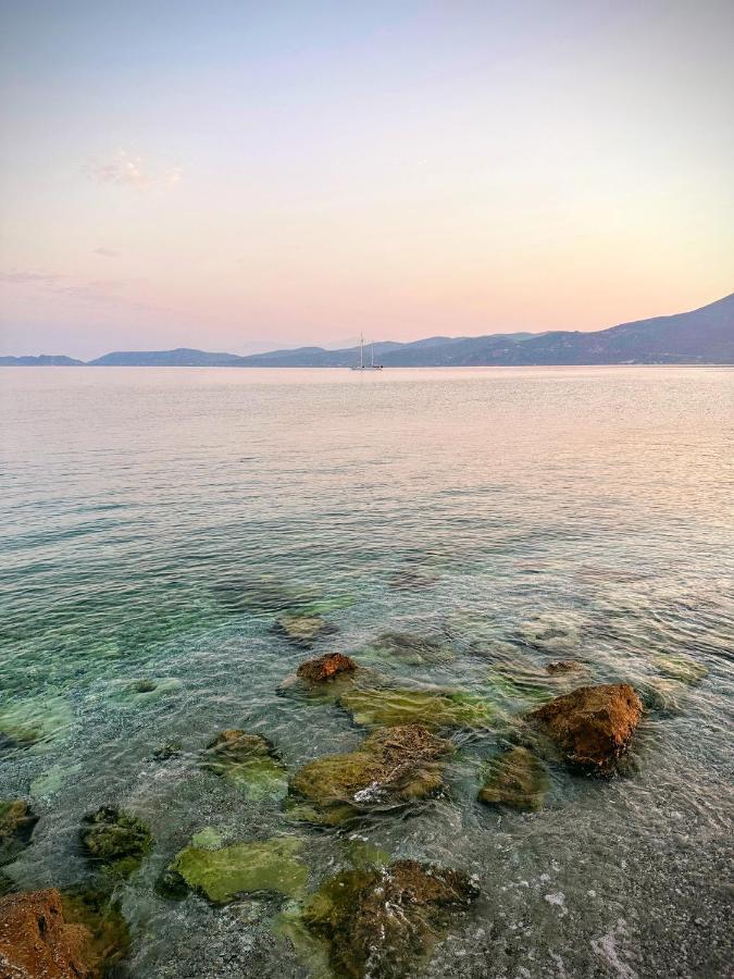 Beach Retreat In Town Corinth Ngoại thất bức ảnh